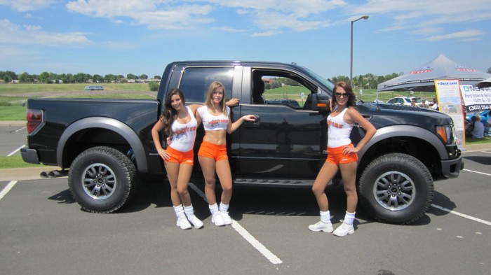 ford-raptor-hot-girls-babes_14